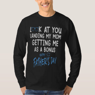 パパ見て母が私をボンとして取得する着陸 Tシャツ