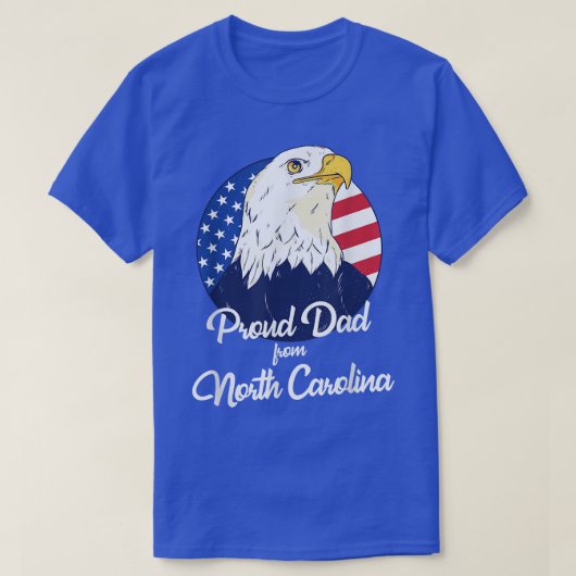 パパ誇りを持ったfrom North Carolinaハッピーバースデー4位 Tシャツ (デザイン正面)