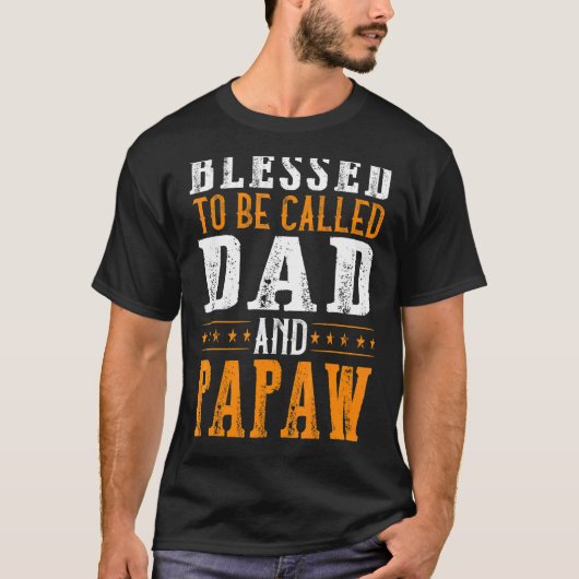 パパ賛美とパポーの父ダと呼ばれる人 Tシャツ (正面)