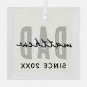 パパ20XXモダンシンプル名門私立校風の ガラスオーナメント (裏面)