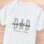 パパ20XXモダンシンプル名門私立校風の Tシャツ<br><div class="desc">このシンプルデザインモダンはサンセリフタイポグラフィで構成される。</div>