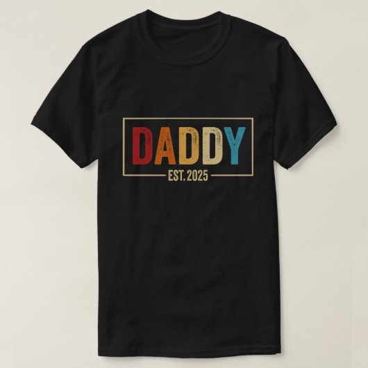 パパ・エスト。2025新しい父の日のギフト妊娠 Tシャツ (デザイン正面)