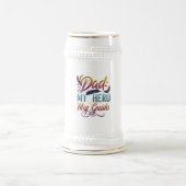 パパ:私のヒーロー、私のガイド – Stein 22 oz ビールジョッキ (中央)