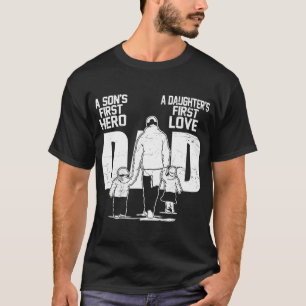 パパA息子First Hero娘First Love Father' Tシャツ