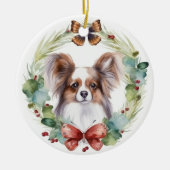 パピヨンのクリスマスリース お祭り気分の子犬 セラミックオーナメント (正面)