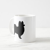 パピヨン犬がシルエットを育てる コーヒーマグカップ (正面左)
