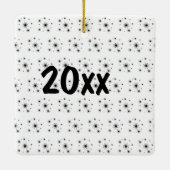 パピーの初めてのクリスマス名前をカスタムする写真年 セラミックオーナメント (裏面)