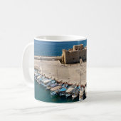パフォス城とハーバーマグ – オリジナル写真 コーヒーマグカップ (正面左)