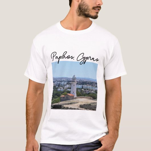 パフォス灯台とシグネチャー Tシャツ (正面)