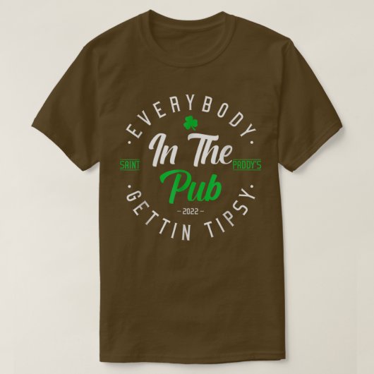 パブにいる全員が酔っ払うSt patricks day Tシャツ (デザイン正面)