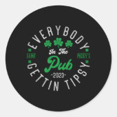 パブにいる全員が2023年のセントパトリックを酔わせる ラウンドシール (正面)