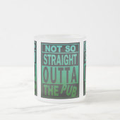 パブの飲み物のユーモアをストレートに言わない フロストグラスマグカップ (中央)