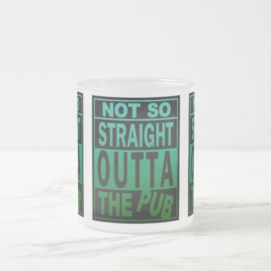 パブの飲み物のユーモアをストレートに言わない フロストグラスマグカップ (中央)