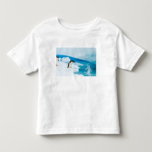 パプアニアのgentoo penguin、Pygoscelis、飛び降りる トドラーTシャツ (正面)