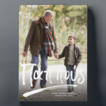 パプスギリシャの祖父1枚の写真 フォトプラーク<br><div class="desc">ギリシャの祖父に対するおもしろいと思いやりのある贈り物 – ギリシャのブラシレタリングで「パポウ」（パポウ）という言葉を持つ写真イーゼル。また、文字の余地もあパーソナライズされたります。お孫さ素晴らしんからのクリスマスプレゼントだけでなく、お父素晴らしさんの日と誕生日のプレゼントにもプレゼントを贈ります。</div>