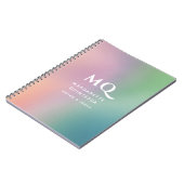 パモダンステルカラフルとホワイトモノグラムイニシャル ノートブック (左側)