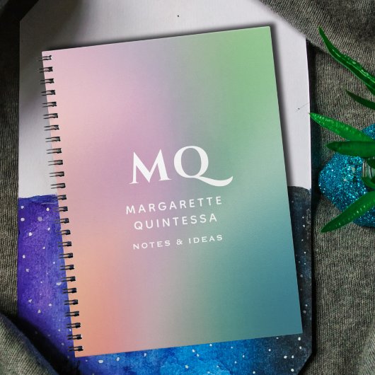 パモダンステルカラフルとホワイトモノグラムイニシャル ノートブック