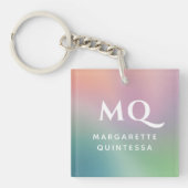 パモダンステルカラフルホワイトモノグラムのイニシャル キーホルダー (正面)