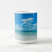 パラオの青い熱帯の海の風景 コーヒーマグカップ (中央)