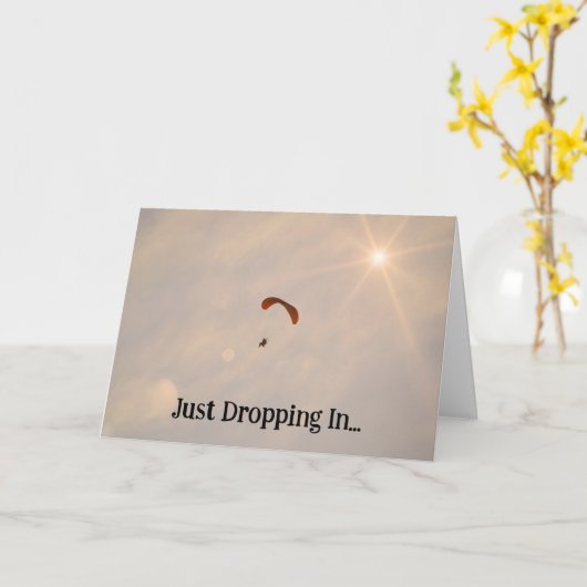 パラグライダーの空が降りてきたところとハイカード カード (黄色い花)