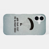 パラグライダーCanopyの下に浮かぶスローガン/文字 iPhone 16ケース (裏面横)