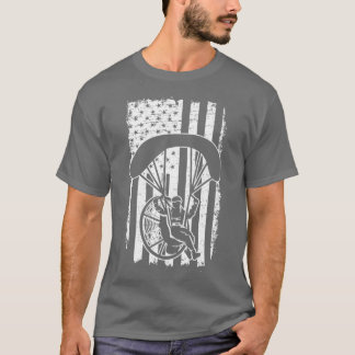 パラグライド・スカイダイブアメリカ国旗の愛国的なパラメータ Tシャツ