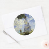 パラソルを持った女性の歩き ラウンドシール (封筒)