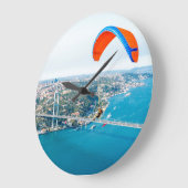 パラモーターズパイロットオ飛んでいるーバザボスフォロス ラージ壁時計 (傾斜)