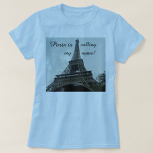 パリが私にティーを呼んでいる Tシャツ
