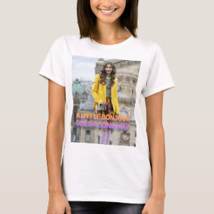 パリでエミリーをする Tシャツ