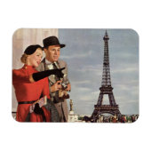 パリのエッフェル塔を訪れるビンテージの観光客 マグネット (横)