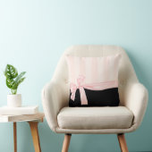 パリのガーリーなピンクのストライプ及び淡いピンクの弓 クッション (椅子)