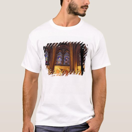 パリのサント・シャペル下部礼拝堂 2 Tシャツ (正面)