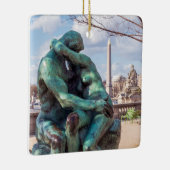 パリのチュイルリーでオーガスト・ロダンのキス セラミックオーナメント (右)