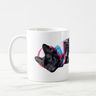 、パリのロゴリラックスしている、フレンチ・ブルドッグCaffine pl… コーヒーマグカップ