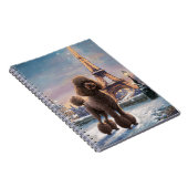 パリスのアートスパイラルに絵を描おける茶色のプードル冬 ノートブック (右側)