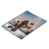 パリスのアートスパイラルに絵を描おける茶色のプードル冬 ノートブック (左側)