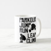 パルクールシャツ - ジャンプ 走る 跳躍 登る コーヒーマグカップ (正面右)