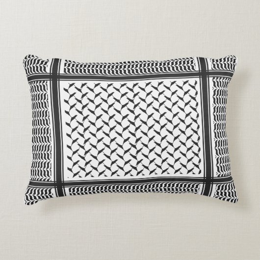 パレスチナ人クフィヤ黒白 アクセントクッション (正面)