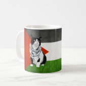 パレスチナ国旗で猫を身に着けているパレスチナ・クフィヤ コーヒーマグカップ (正面左)