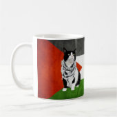 パレスチナ国旗で猫を身に着けているパレスチナ・クフィヤ コーヒーマグカップ (左)