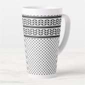 パレスチナ抵抗パターンのケフィエ記号 カフェラテマグ (右アングル)