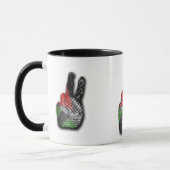 パレスチナHATTAHの旗のピースサインのマグ マグカップ (左)