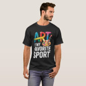 パレットと筆を持つ画家Tシャツ　アートが大好き Tシャツ (正面フル)