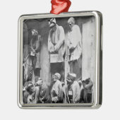 パレルモ、イタリアの地下墓地のミイラ メタルオーナメント (左)