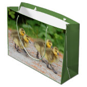 パレードの可愛さ:カナダのガチョウ ラージペーパーバッグ (裏面アングル)