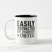 パロットやコーヒーに気を取られる ツートーンマグカップ (左)