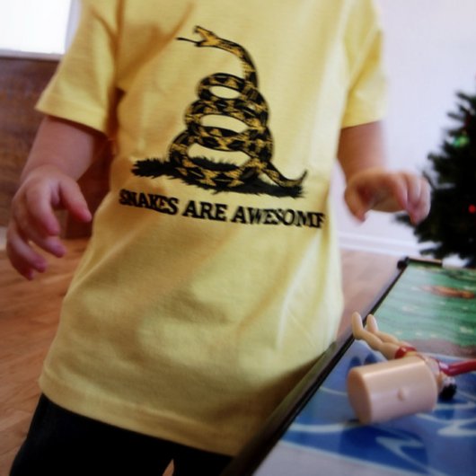 パロディに旗を下ろすな Tシャツ