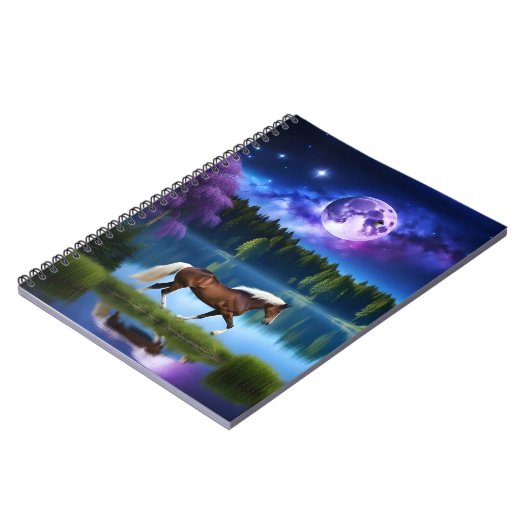 パロミノのベルギーホースの下の紫の星空 ノートブック (左側)