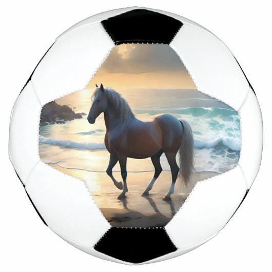 パロミノの馬はビーチに サッカーボール (正面)